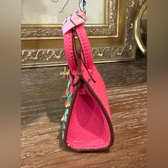 Micro Purse key fob earbuds holder made of leather & goldtone hardware Approx 3” - Picture 5 of 8